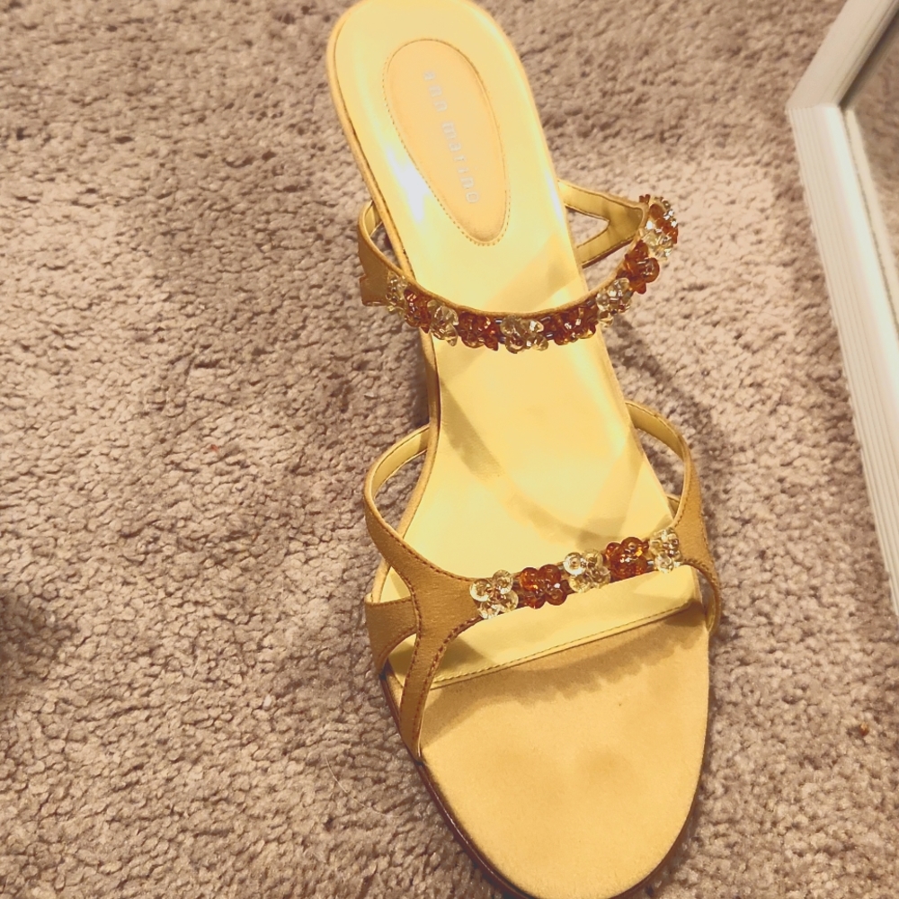 Size 11 women's heel, Ann Marino, gold, beige